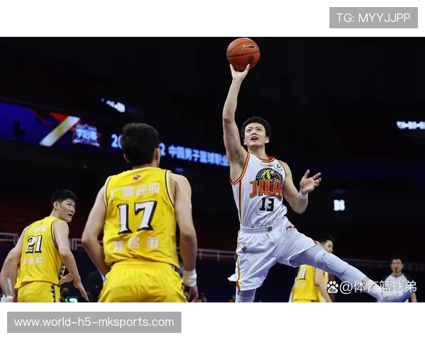 中国篮球是否探索非职业球员参赛的半职业联赛体系，半职业篮球运动员