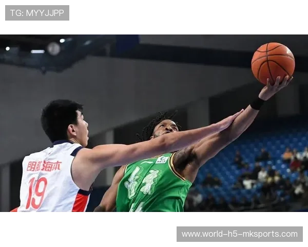 路易斯-金加盟新疆 曾在福建场均贡献19分,路易斯金臂展 路易斯-金加盟新疆 曾在福建场均贡献19分,路易斯金臂展