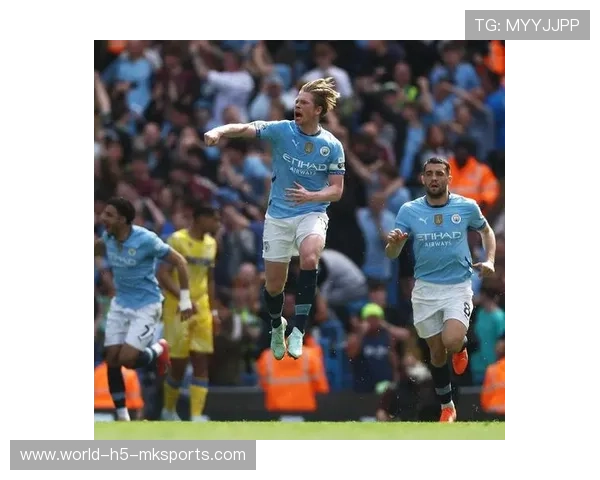 德布劳内一脚直塞送单刀,曼城把防线切开 德布劳内一脚直塞送单刀,曼城把防线切开